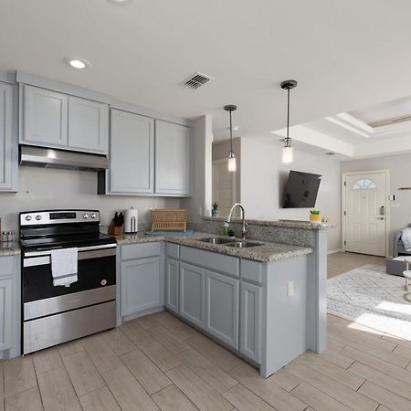 Cozy 3 Bed 2 Bath Apartment, Near Shopping Plazas, Expressway And Free Parking 爱丁堡 外观 照片