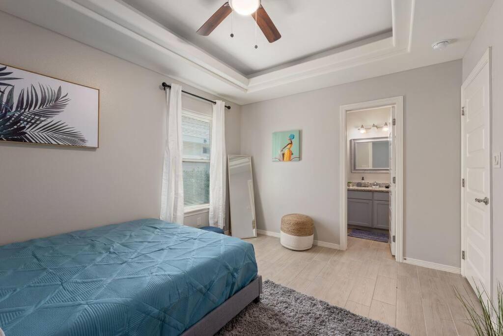 Cozy 3 Bed 2 Bath Apartment, Near Shopping Plazas, Expressway And Free Parking 爱丁堡 外观 照片