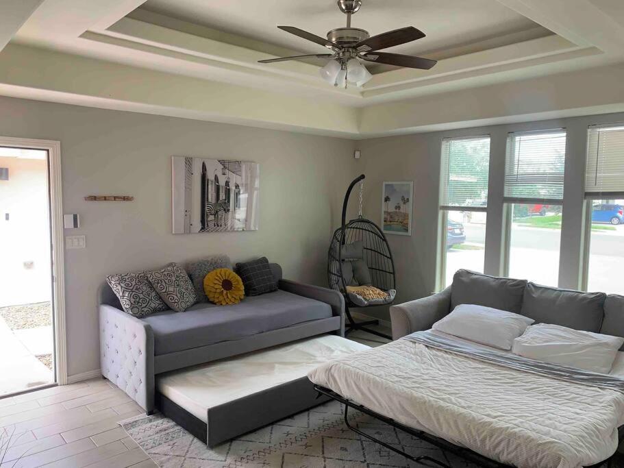 Cozy 3 Bed 2 Bath Apartment, Near Shopping Plazas, Expressway And Free Parking 爱丁堡 外观 照片
